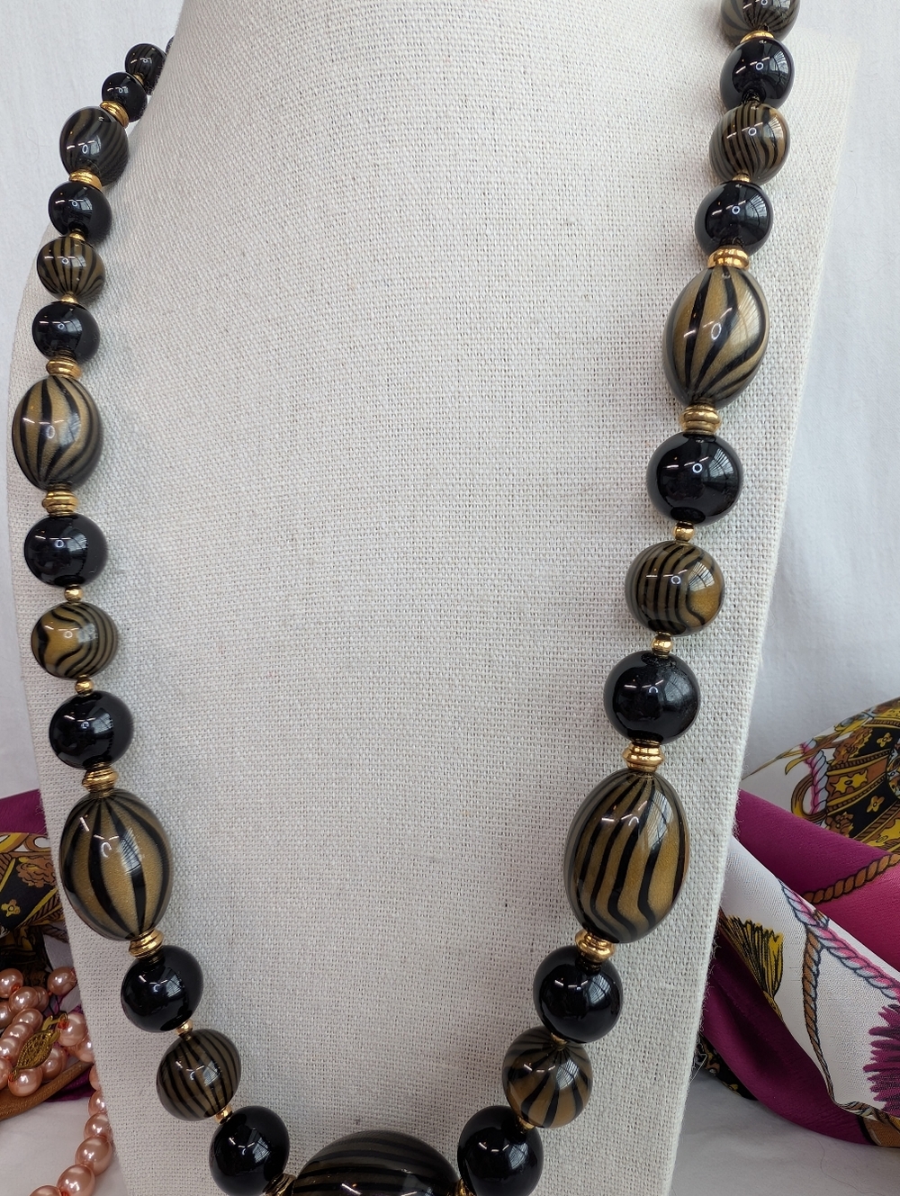 Vintage Black & Gold Beaded Statement Necklace - Estate Jewelry - Picture 4 of 7